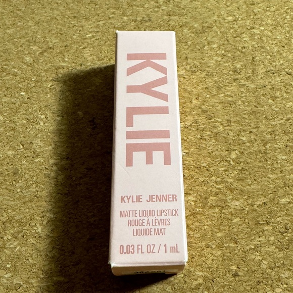 Kylie Cosmetics Bundle - Picture 3 of 4
